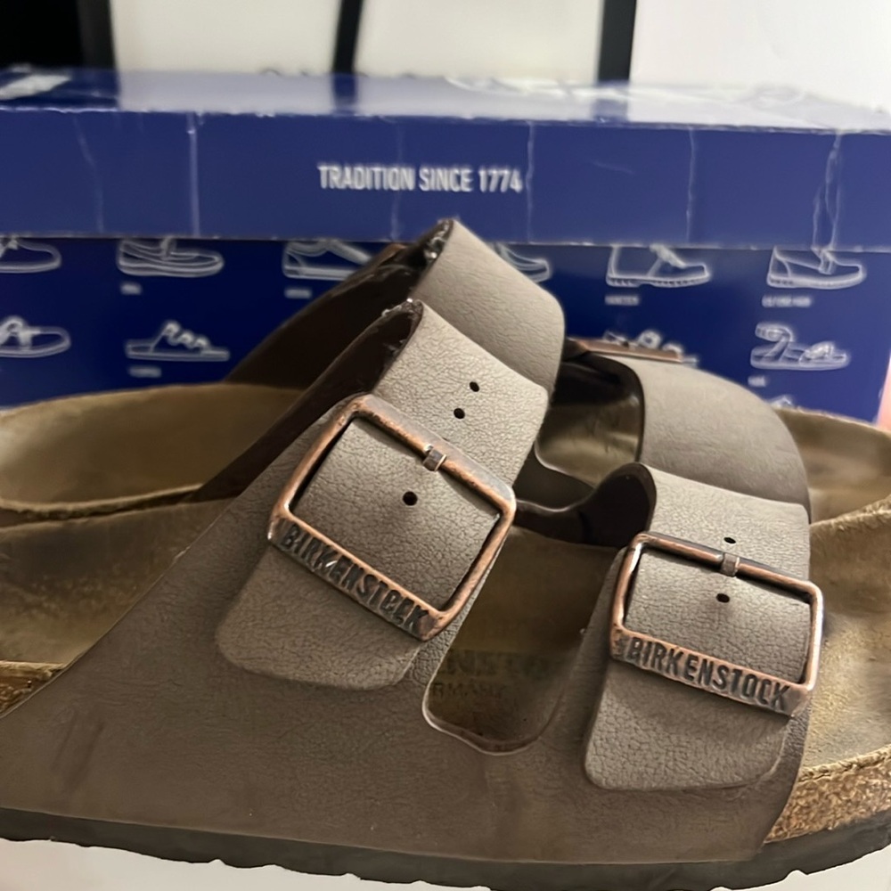 BIRKENSTOCK Arizona  COLOR: Mocha women size 7